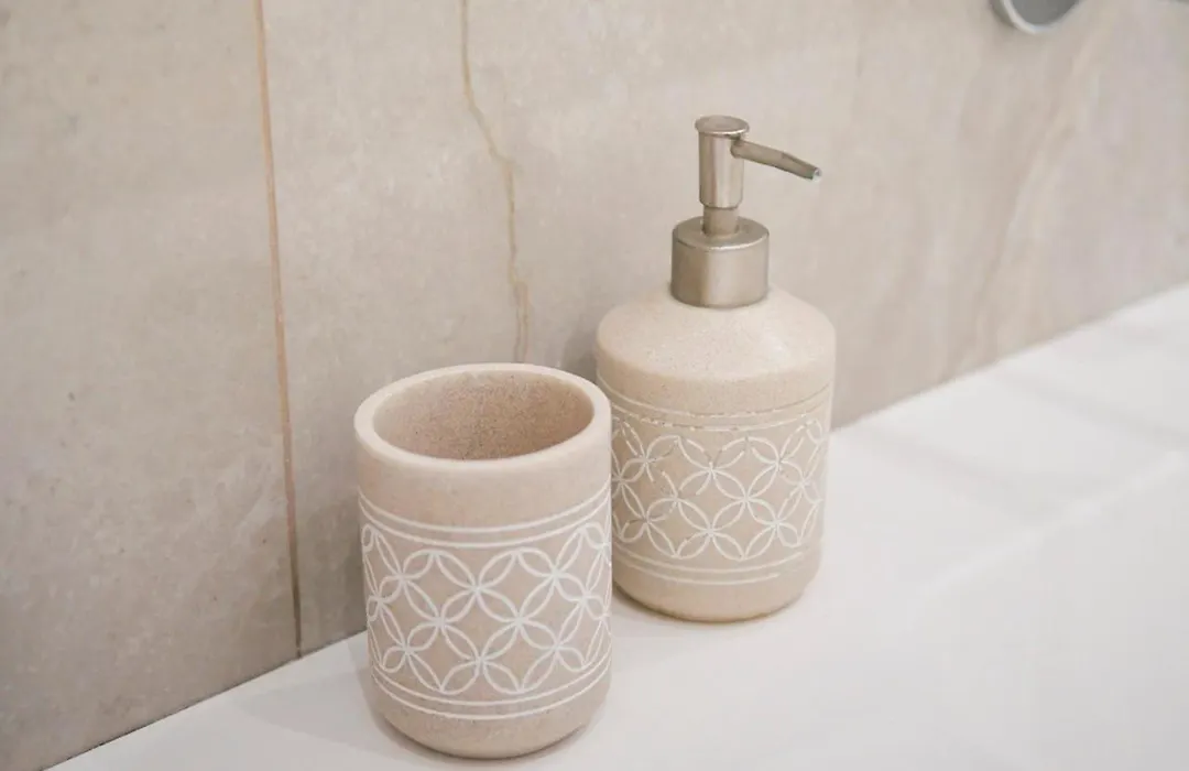 Amira Home-1
