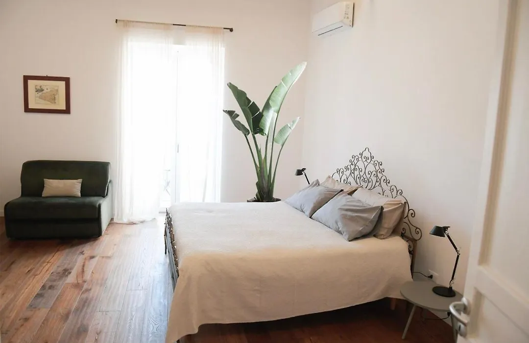 Amira Home-1